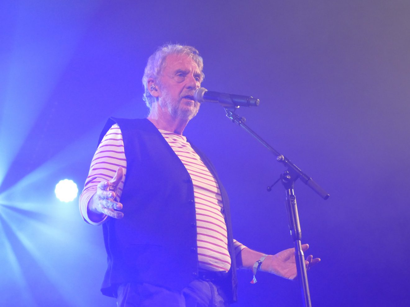 Gilles SERVAT Toujours plus à l'Ouest!